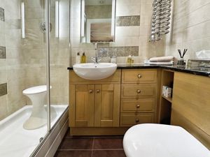 En Suite- click for photo gallery